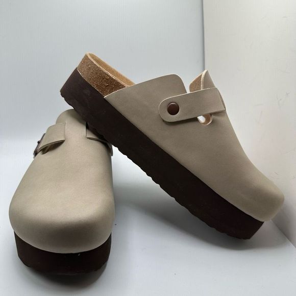 CUSHIONAIRE Women's Cork Footbed Platform Clog 10 SAND - Picture 6 of 7